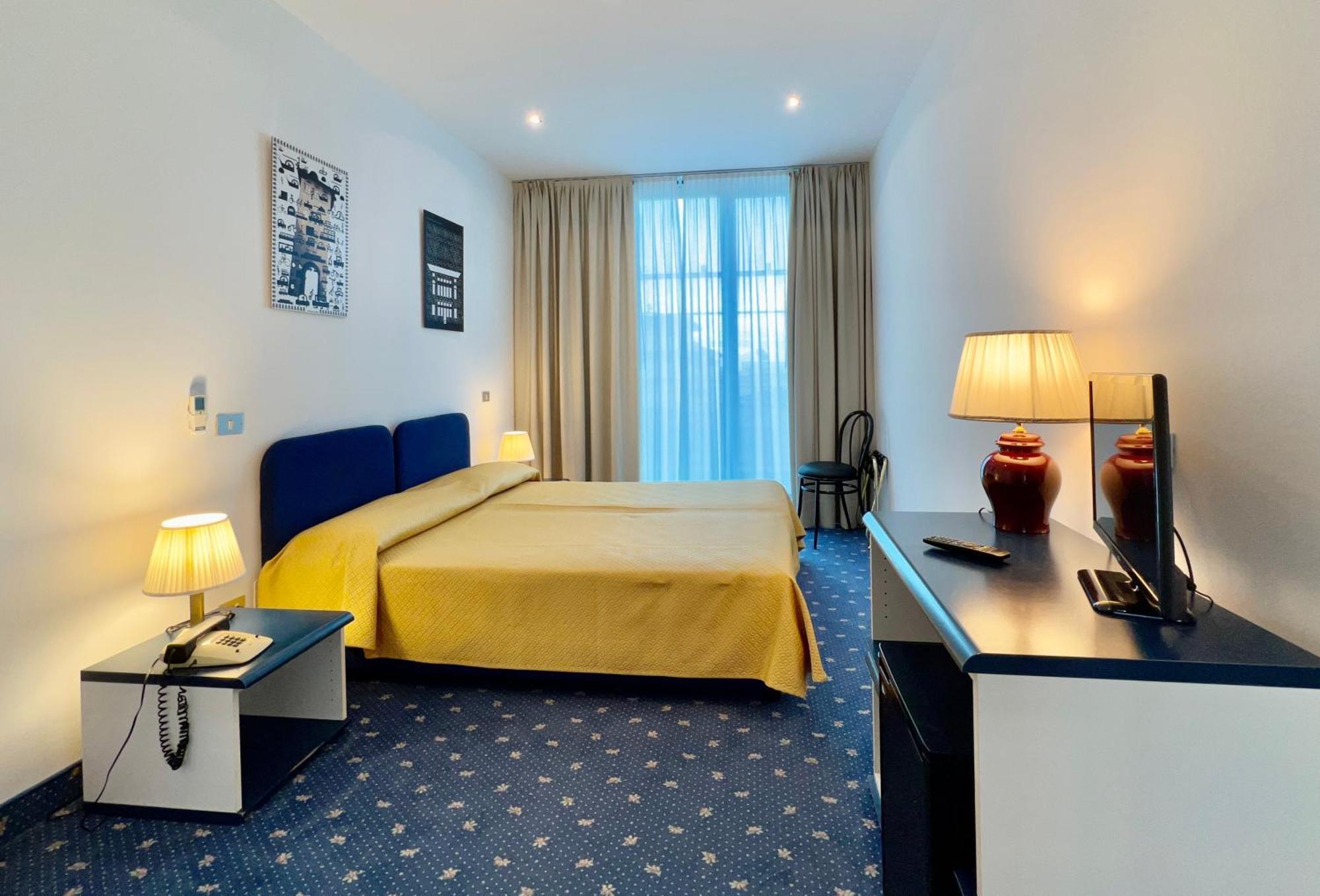 Hotel Myriam ลินญาโน ซับเบียโดโร ภายนอก รูปภาพ