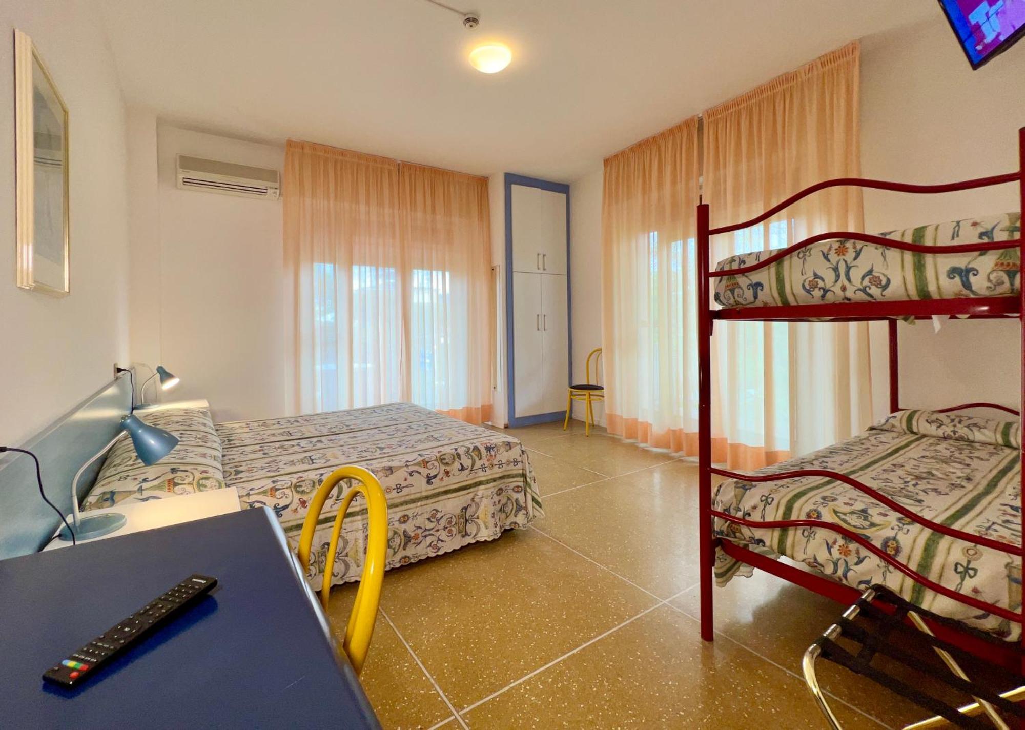 Hotel Myriam ลินญาโน ซับเบียโดโร ภายนอก รูปภาพ