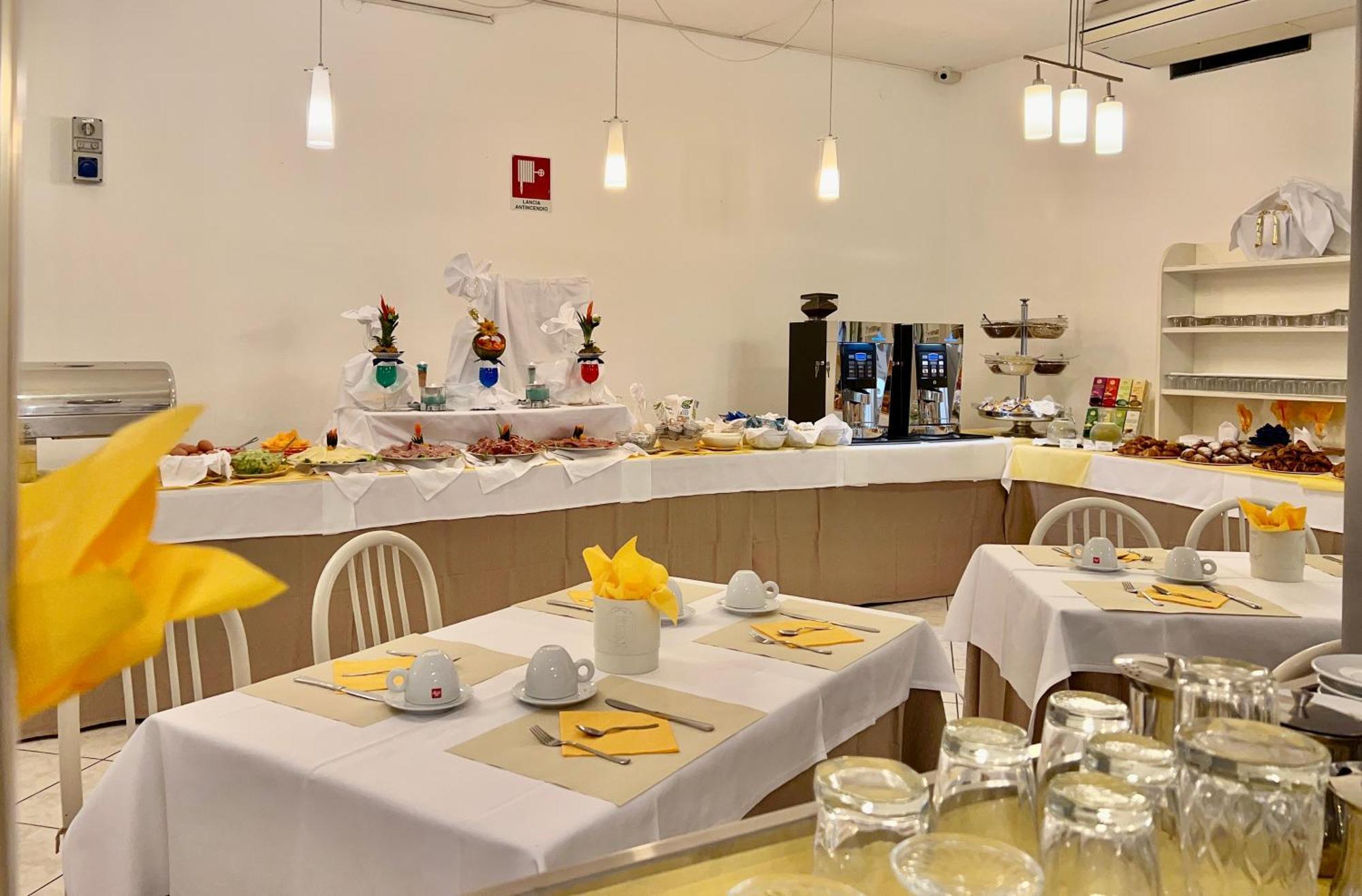 Hotel Myriam ลินญาโน ซับเบียโดโร ภายนอก รูปภาพ