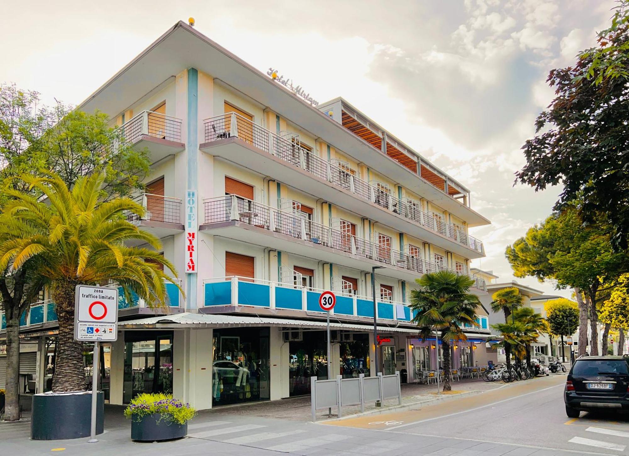 Hotel Myriam ลินญาโน ซับเบียโดโร ภายนอก รูปภาพ